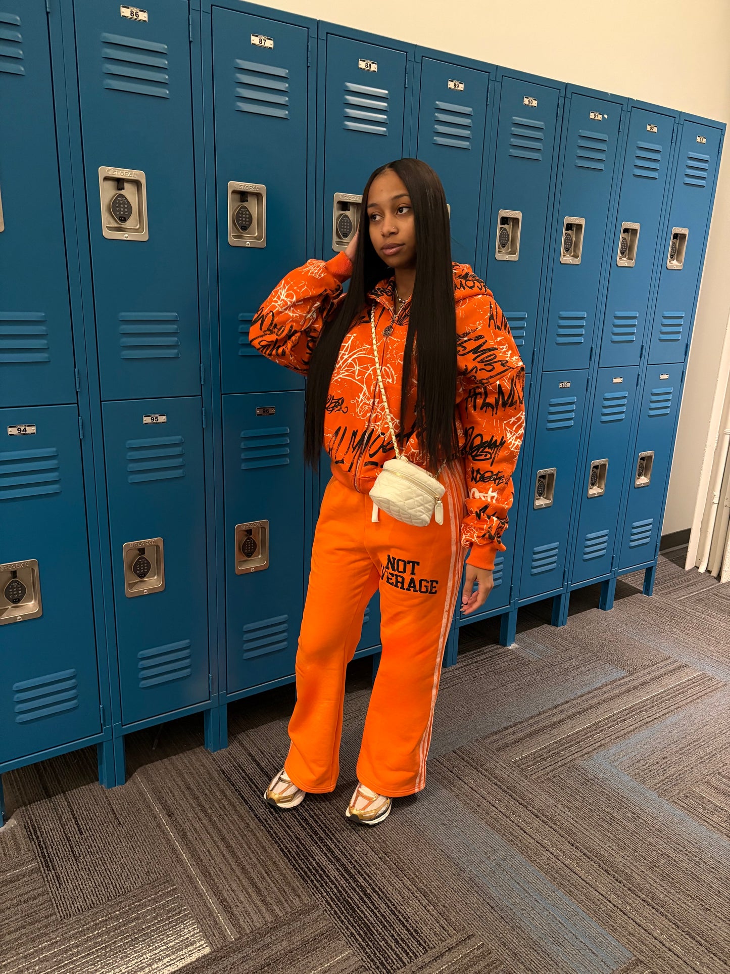 ORANGE NOT AVERAGE SET